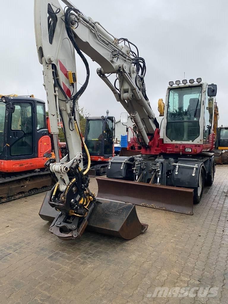 Takeuchi TB 295 W حفارات زحافة