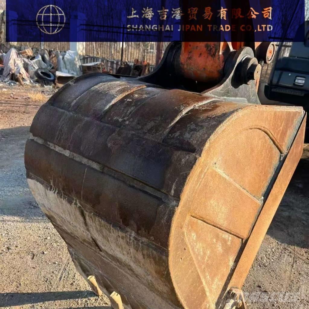 Hitachi ZX 200 حفارات زحافة