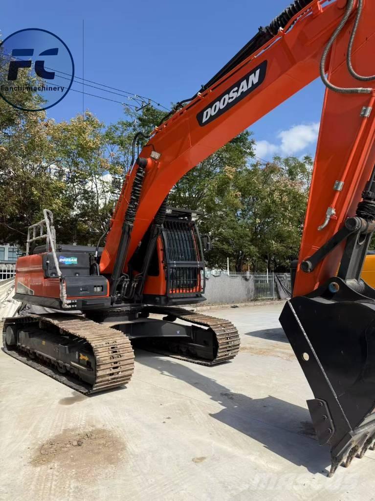 Doosan DX 225 LC حفارات زحافة