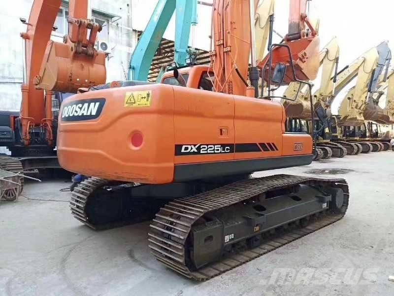 Doosan dx225 حفارات زحافة