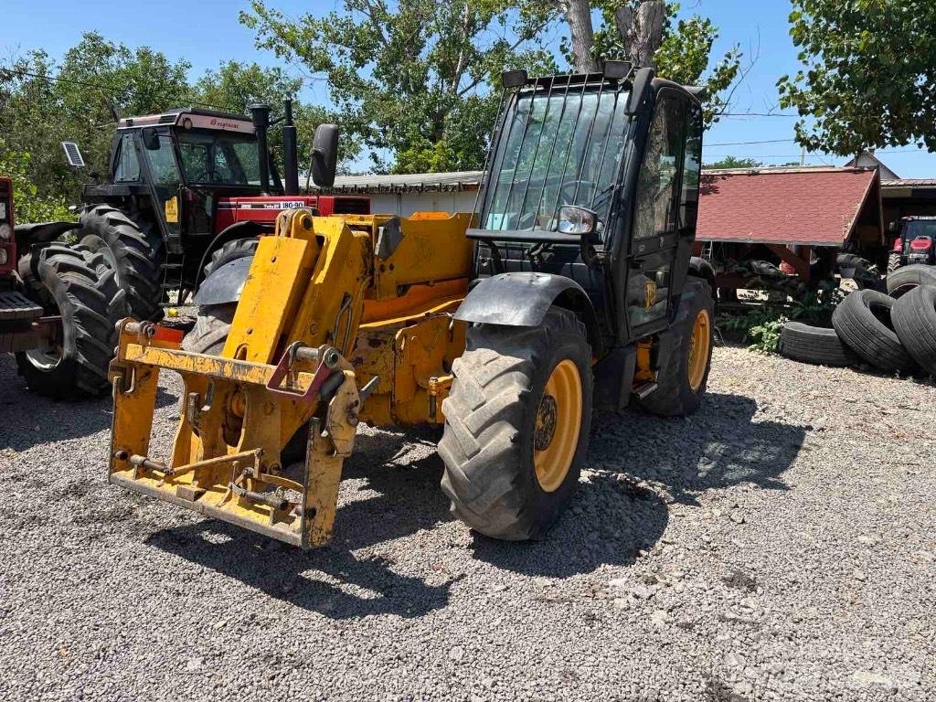 JCB 530-70 مناولات متداخلة