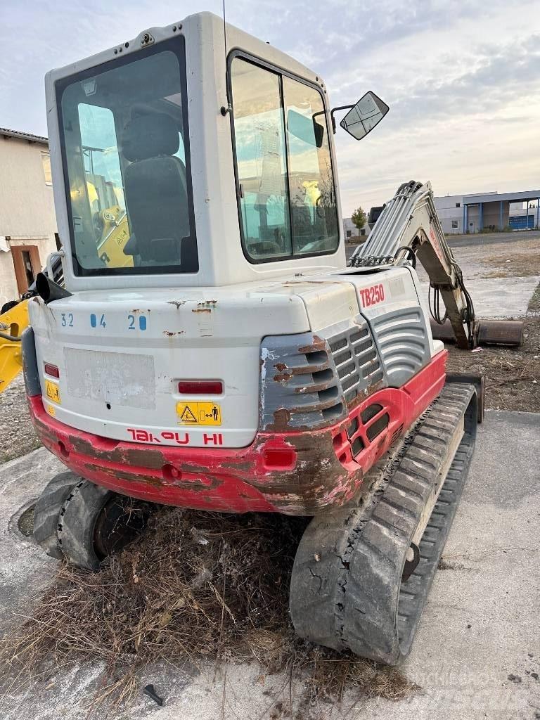 Takeuchi TB250 حفارات صغيرة أقل من 7 طن (حفارات صغيرة)