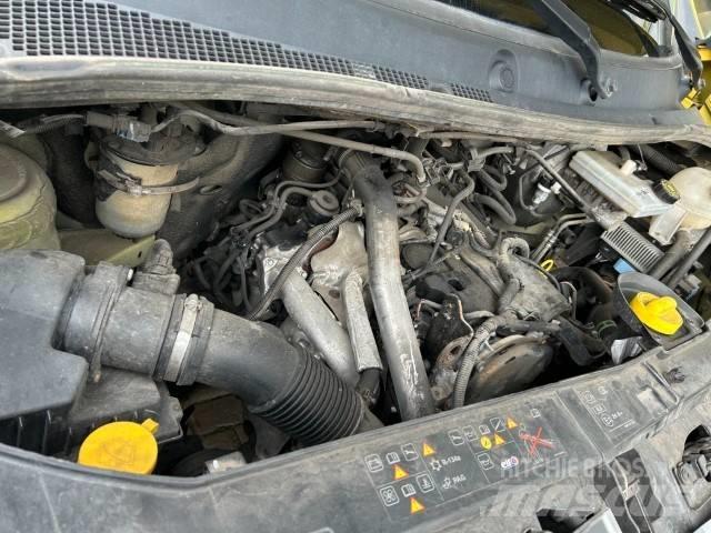 Renault DCI 165 شاحنة مقفلة
