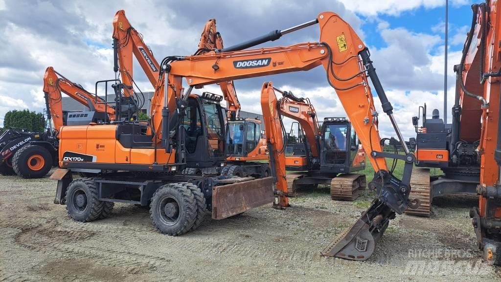 Doosan DX 170 W حفارات بعجل