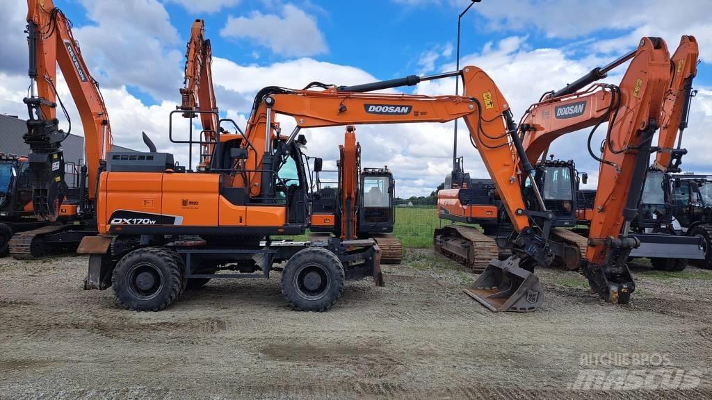 Doosan DX 170 W حفارات بعجل