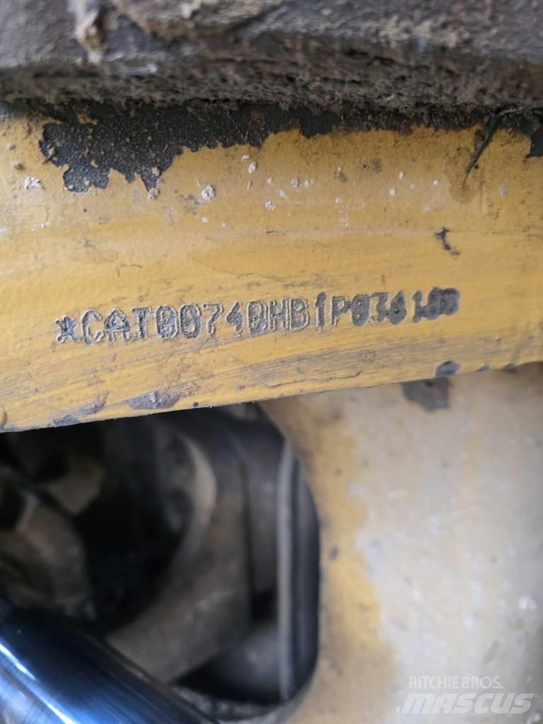 CAT 740 ساحبات مفصلية