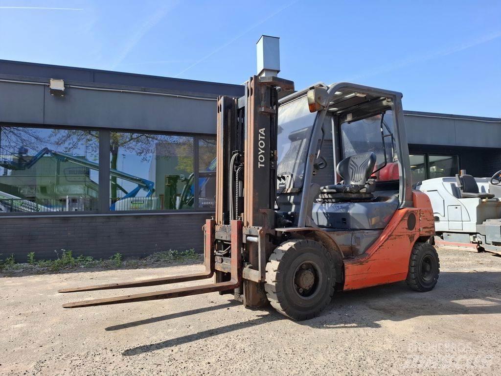 Toyota 02-8FGF20 شاحنات LPG