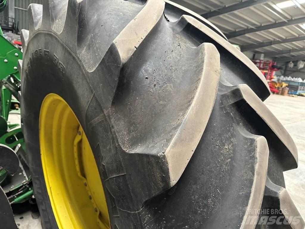 John Deere 6195 R الجرارات
