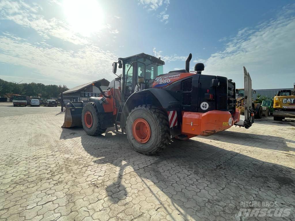 Hitachi ZW 250-6 لوادر بعجل
