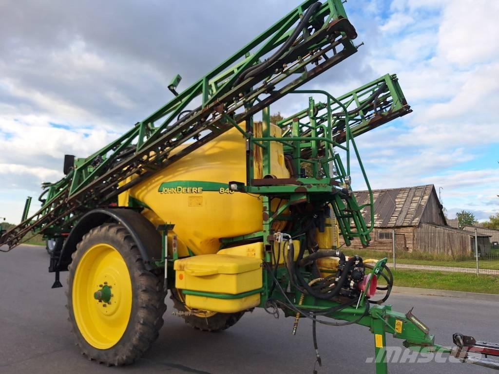 John Deere 840 الرشاشات
