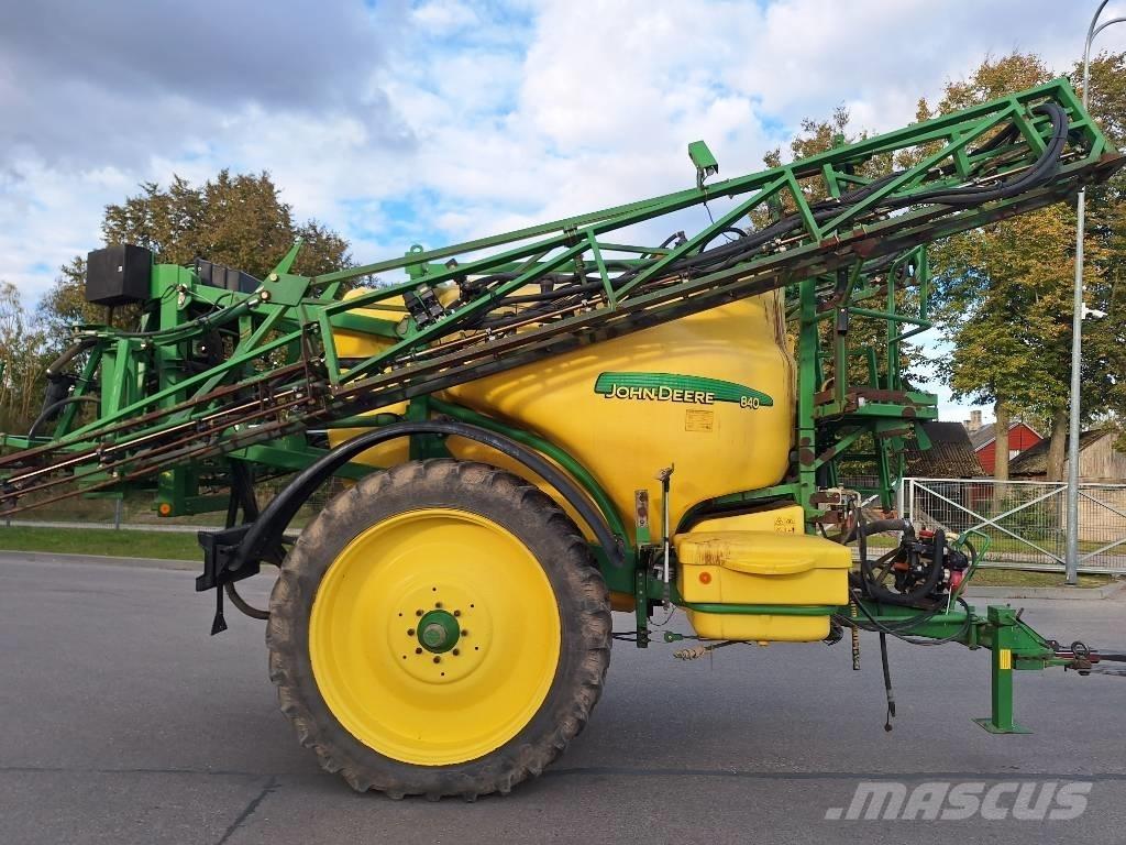 John Deere 840 الرشاشات