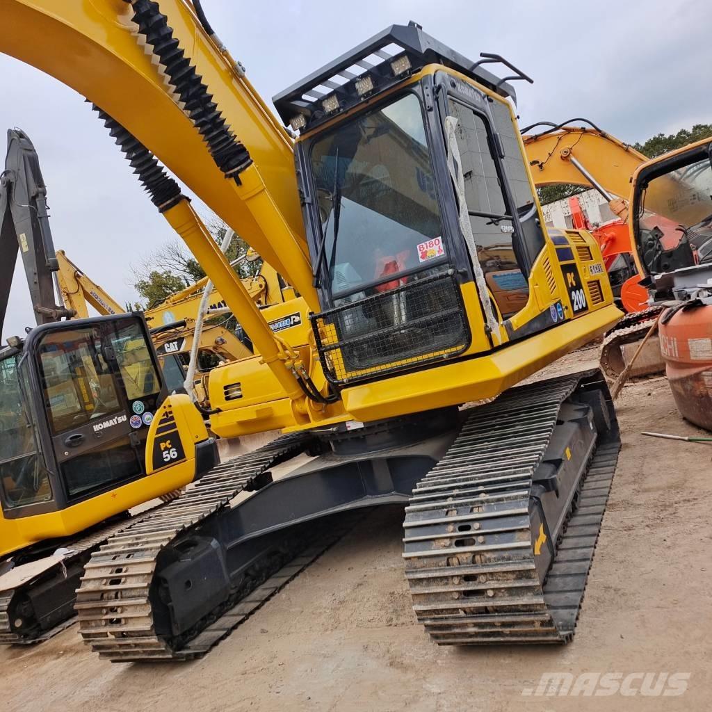 Komatsu PC 220-8 حفارات زحافة