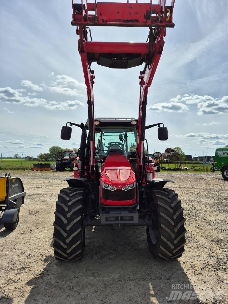 Massey Ferguson 5713 الجرارات