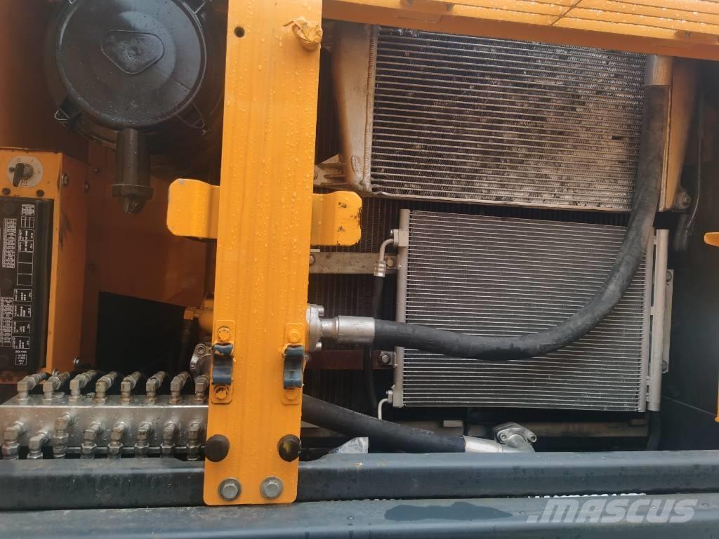 Hyundai R220LC-9S حفارات زحافة