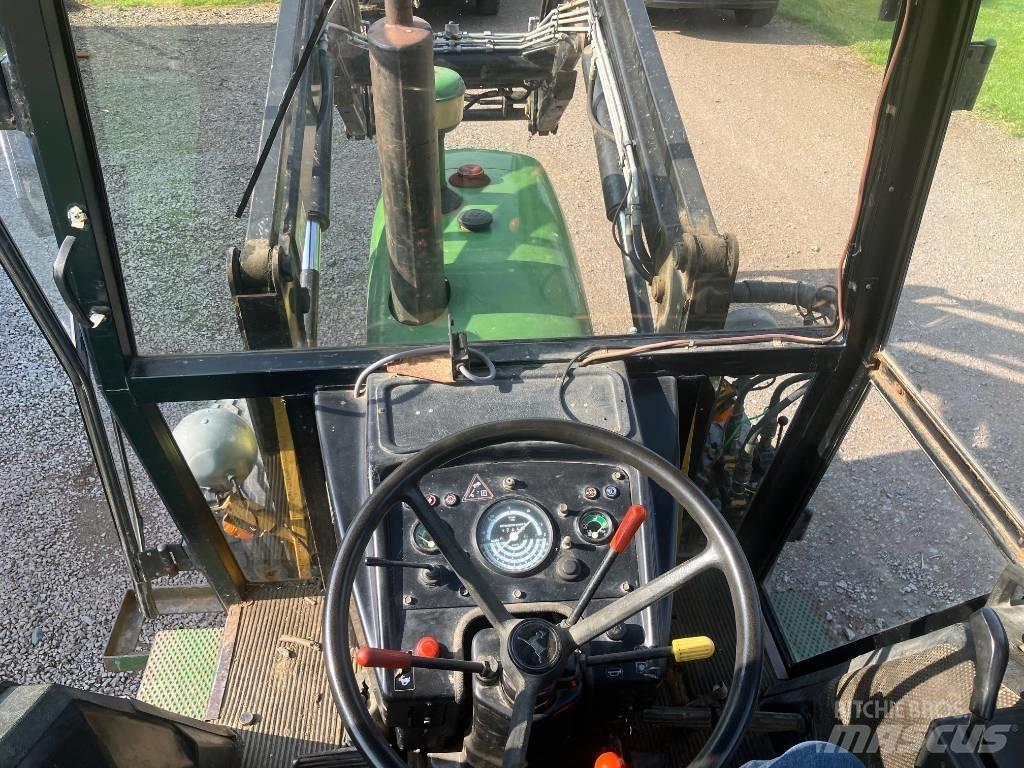 John Deere 2130 الجرارات