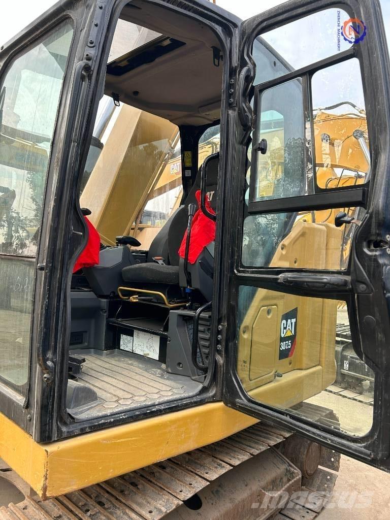 CAT 307.5 حفارات وسط 7 طن - 12 طن