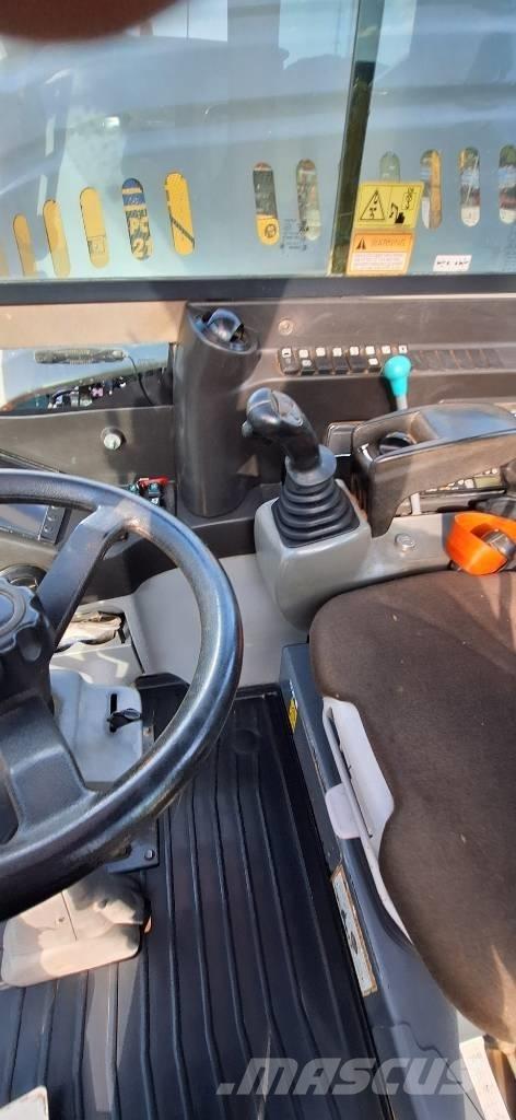 Takeuchi TB 295 W حفارات بعجل