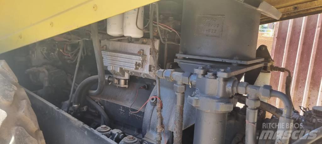 Bomag BW 211 D-3 مداحل أحادية الأسطوانة