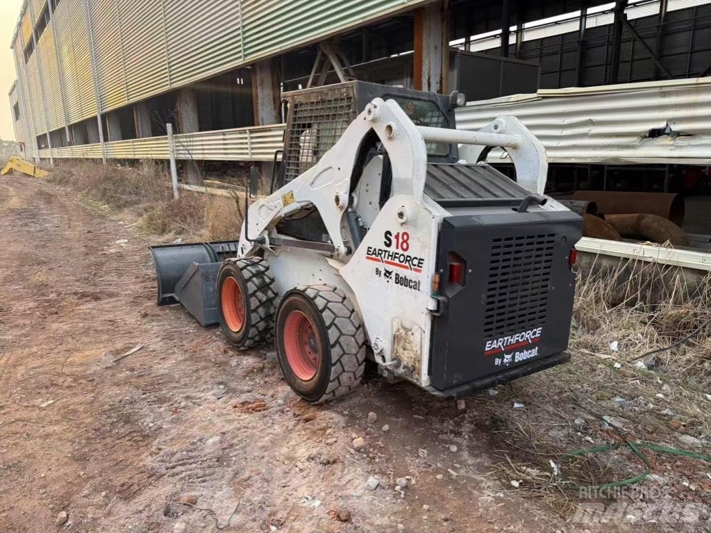 Bobcat S 18 لوادر انزلاقية التوجيه