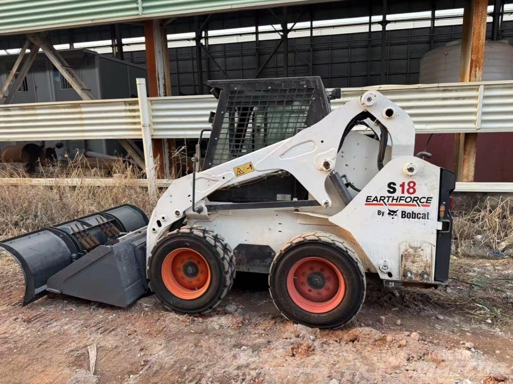 Bobcat S 18 لوادر انزلاقية التوجيه