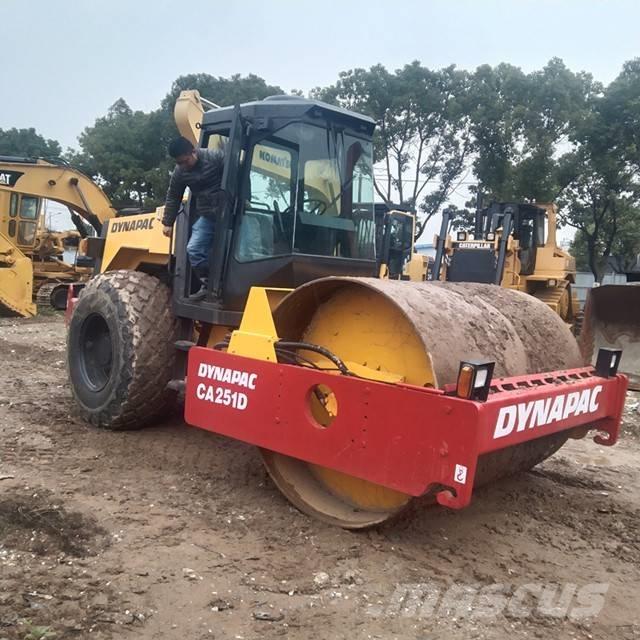 Dynapac CA 251 D مداحل أحادية الأسطوانة