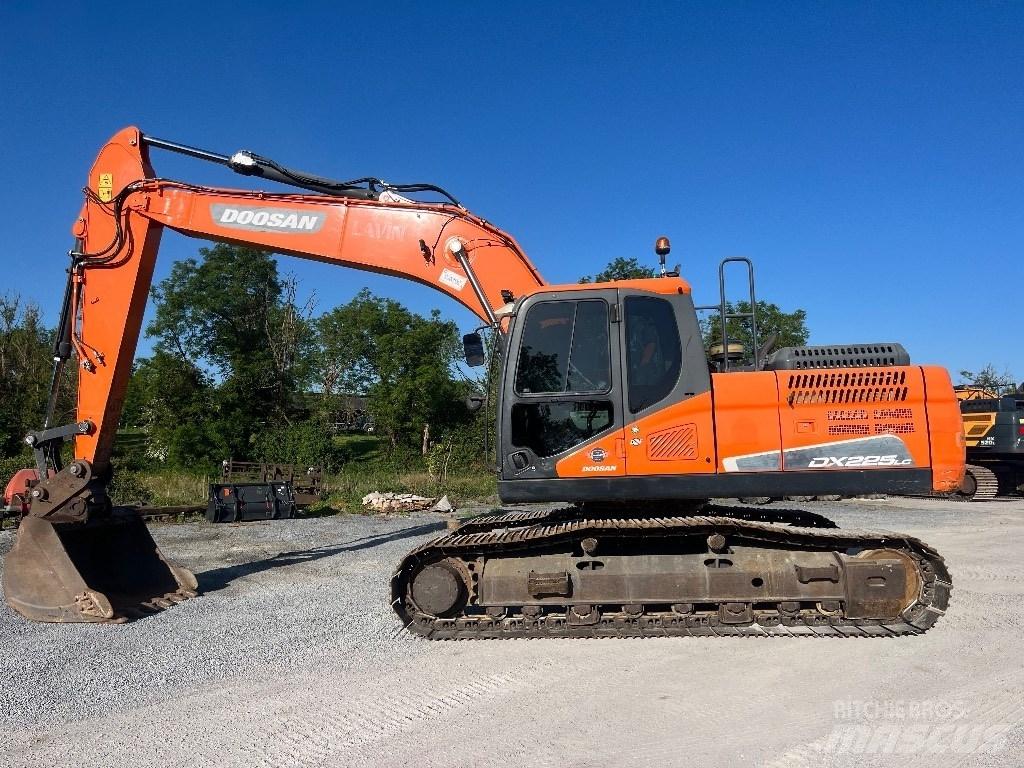 Doosan DX 225 LC-5 حفارات زحافة