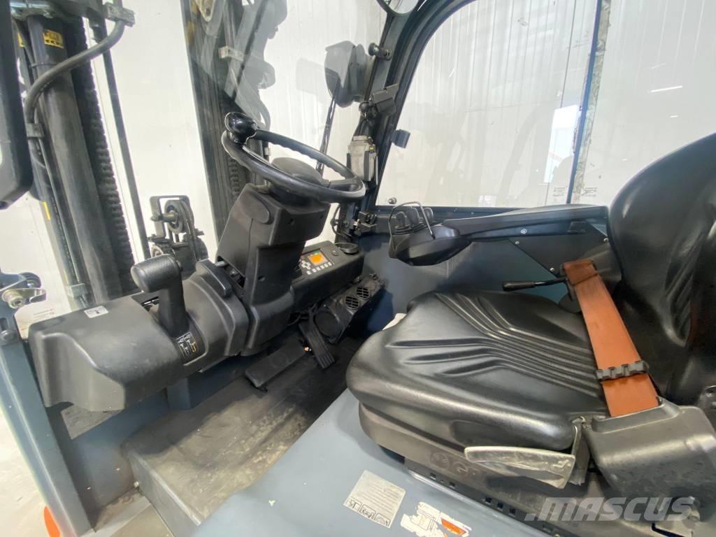 Toyota 8FBMT35 شاحنات ذات رافعات شوكية تعمل بالكهرباء