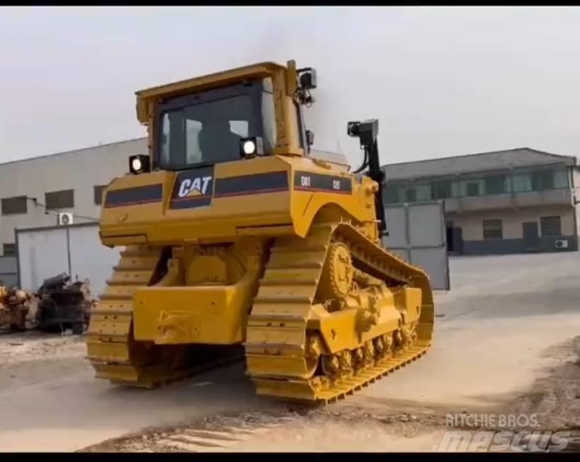 CAT D 8 T بلدوزرات مجنزرة
