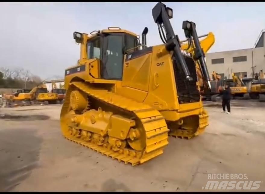 CAT D 8 T بلدوزرات مجنزرة