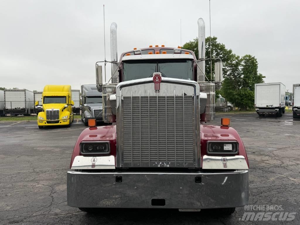 Kenworth W 900 L وحدات الجر