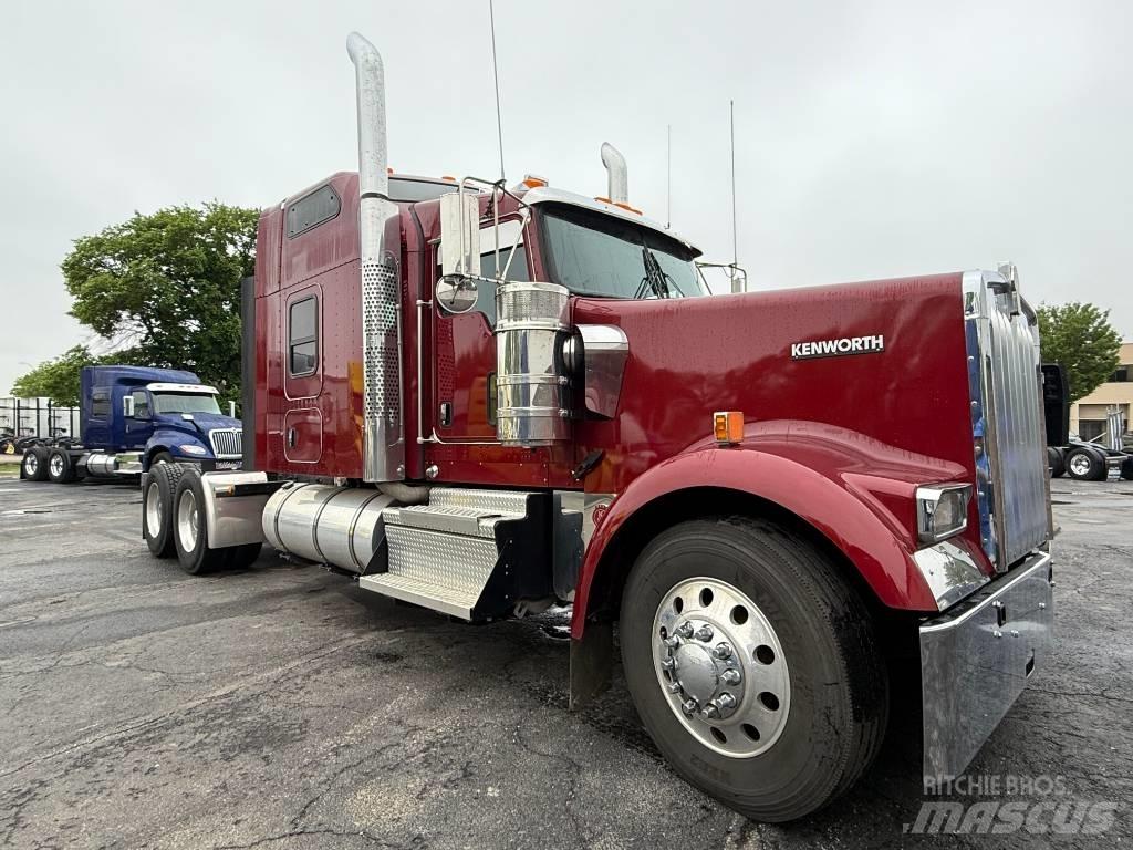 Kenworth W 900 L وحدات الجر