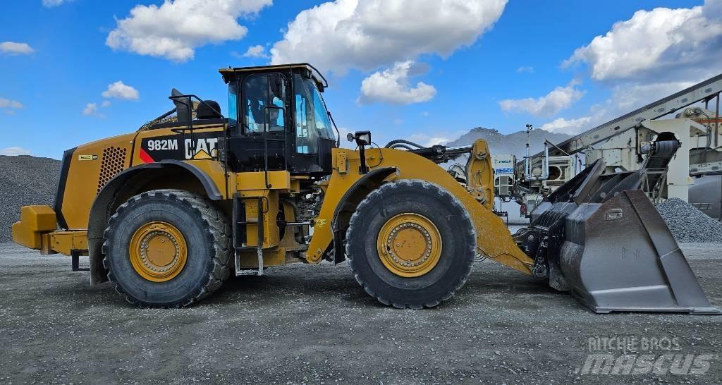 CAT 982 M لوادر بعجل