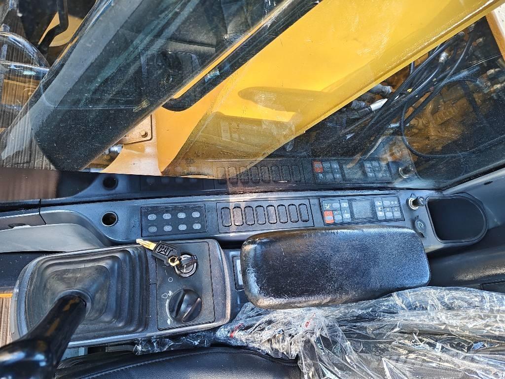 CAT 312 D حفارات زحافة