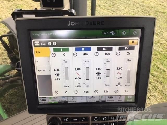 John Deere 8370R الجرارات