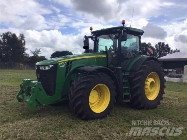 John Deere 8370R الجرارات