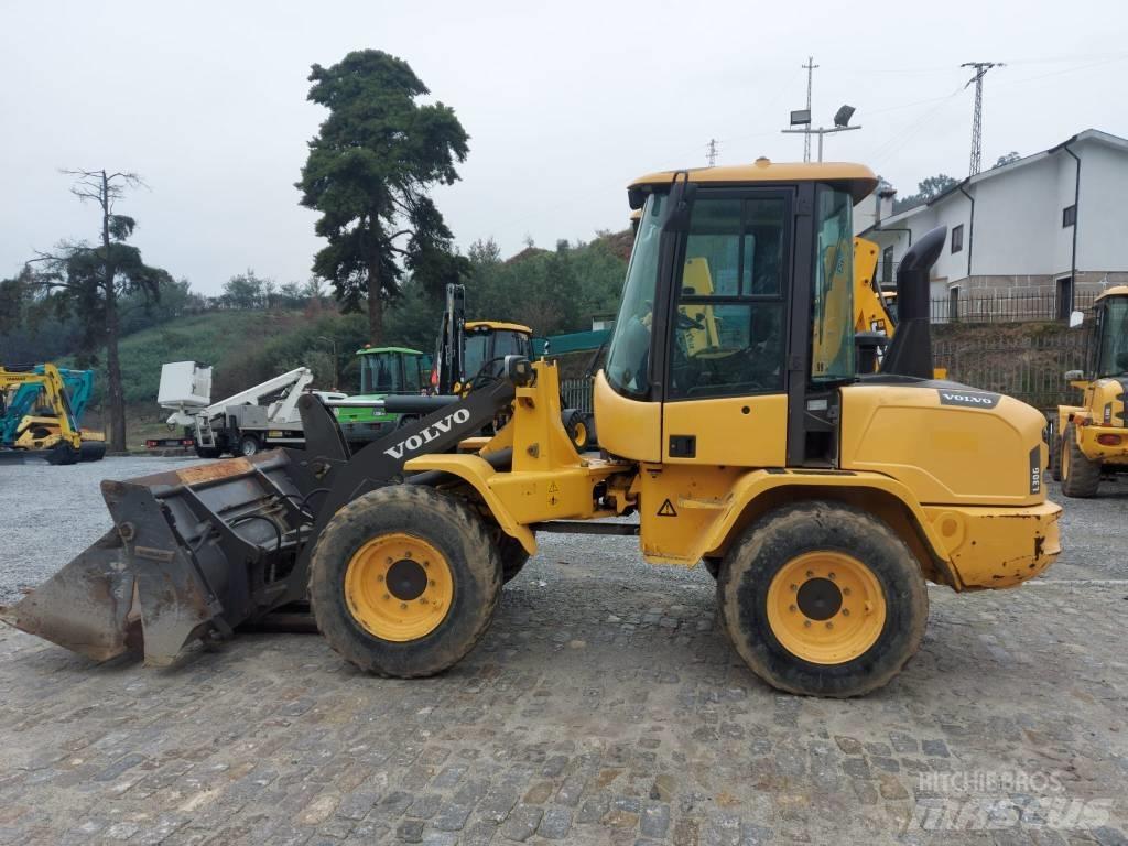 Volvo L 30 G لوادر بعجل