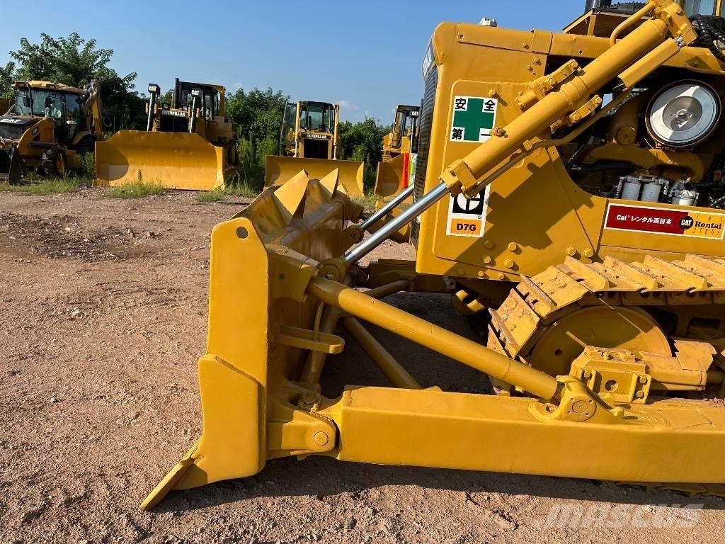 CAT D 7 G بلدوزرات مجنزرة