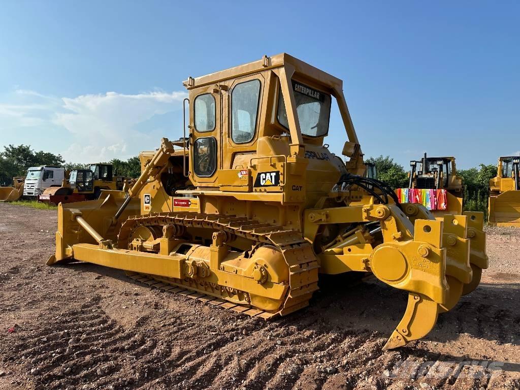 CAT D 7 G بلدوزرات مجنزرة