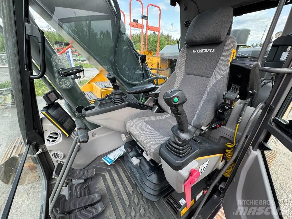 Volvo EC 250 E حفارات زحافة