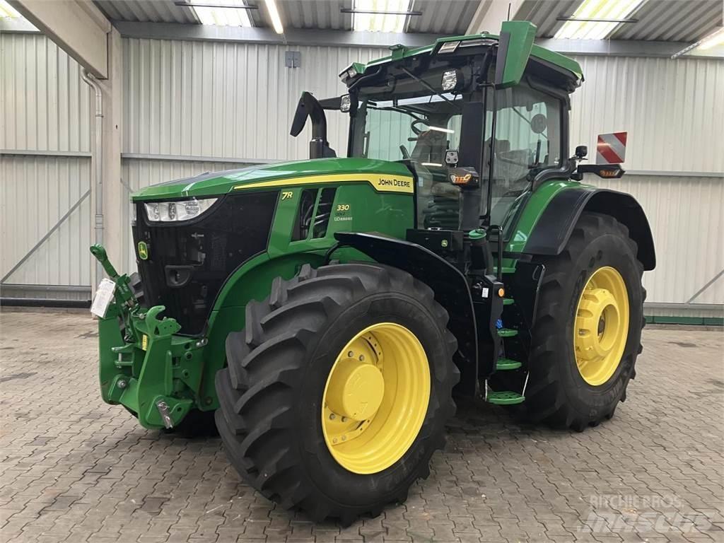 John Deere 7R 330 الجرارات
