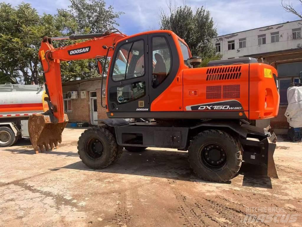 Doosan DH150W حفارات بعجل