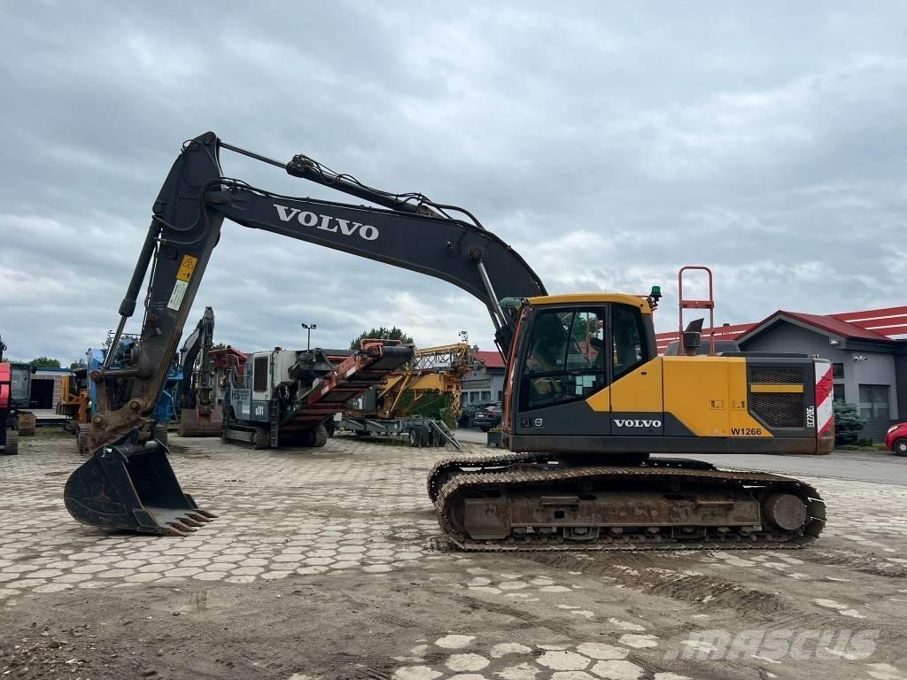 Volvo EC 220 E L حفارات زحافة