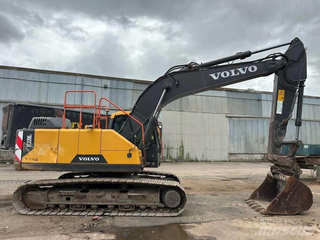 Volvo EC 220 E L حفارات زحافة