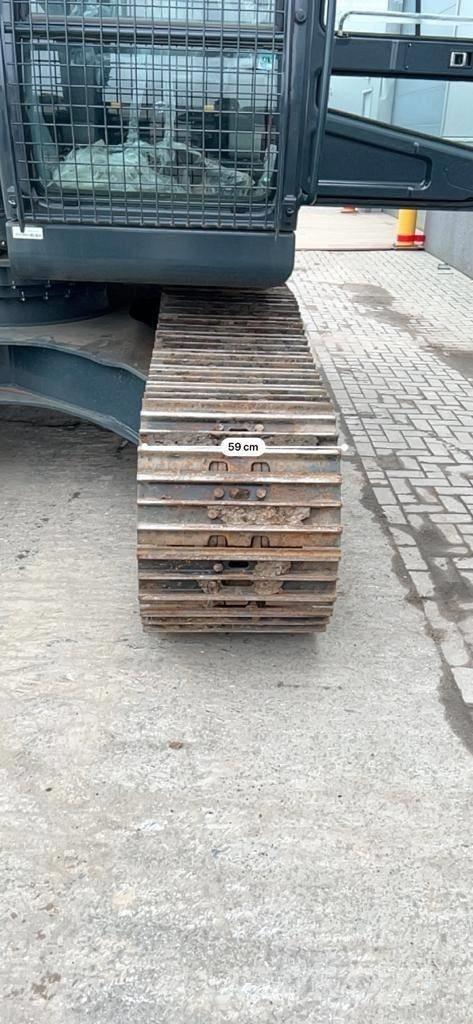 Hyundai R 210 حفارات زحافة