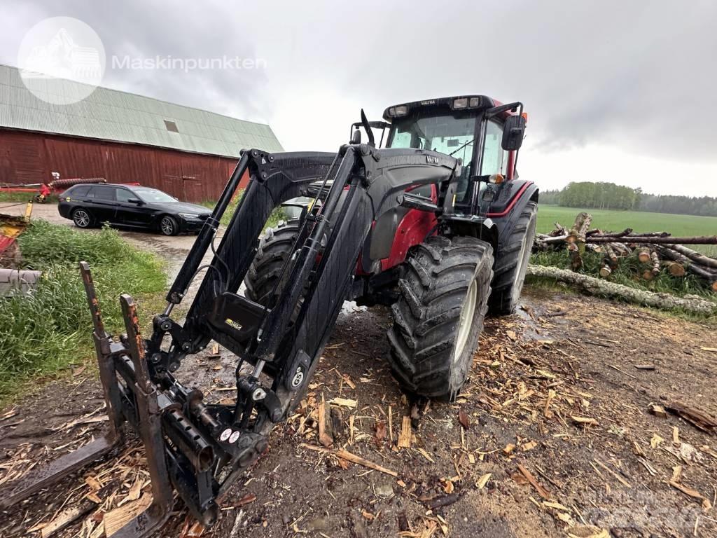 Valtra N 121 الجرارات