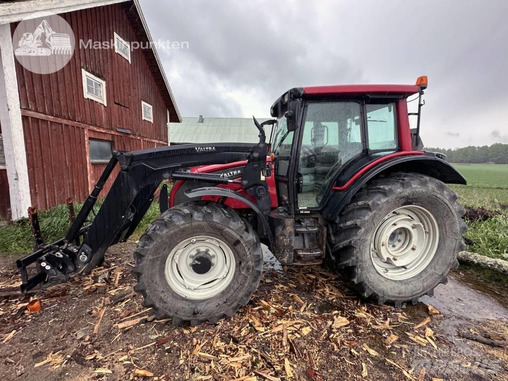 Valtra N 121 الجرارات