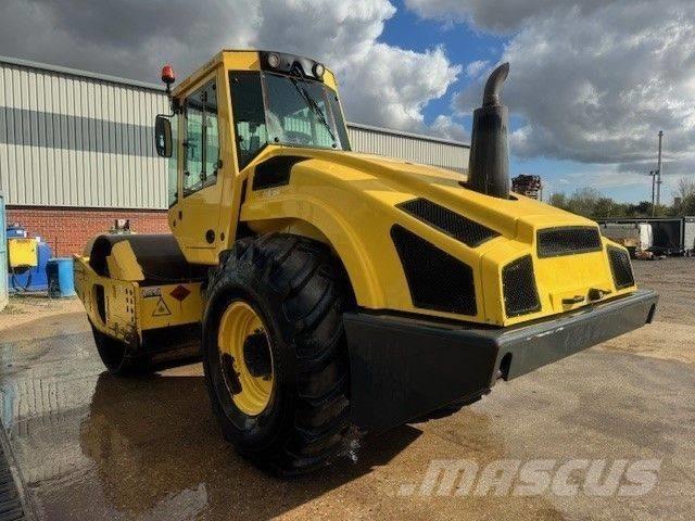 Bomag BW 213 D H-4 مداحل أحادية الأسطوانة