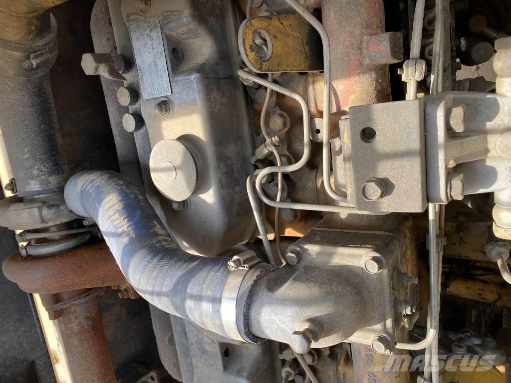 CAT 320 B حفارات زحافة