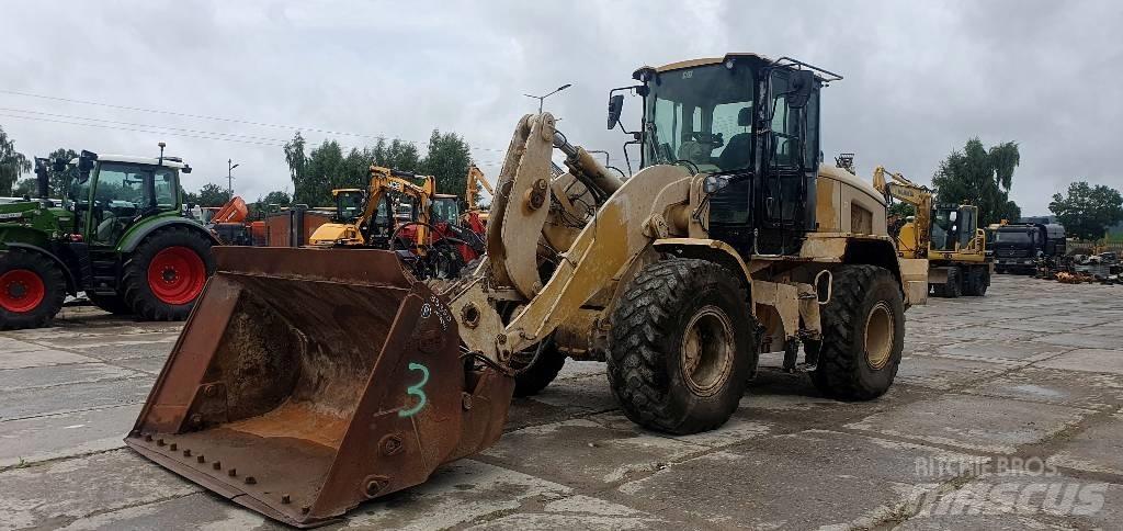CAT 938M لوادر بعجل