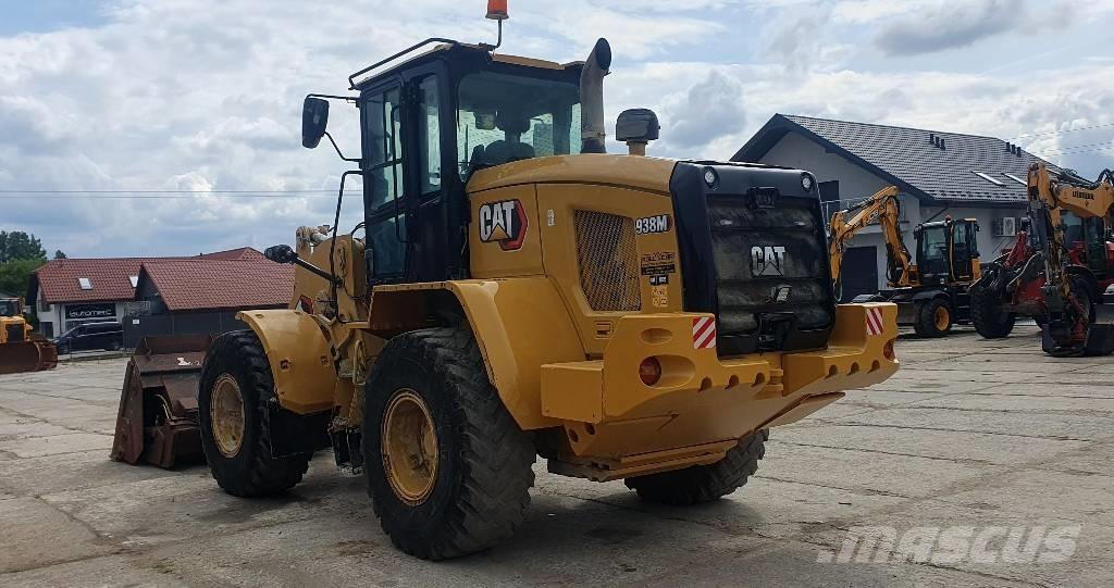 CAT 938M لوادر بعجل